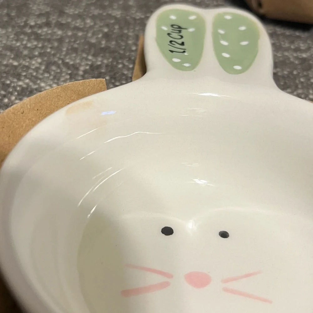NWT Bunny Hop Measuring Cups